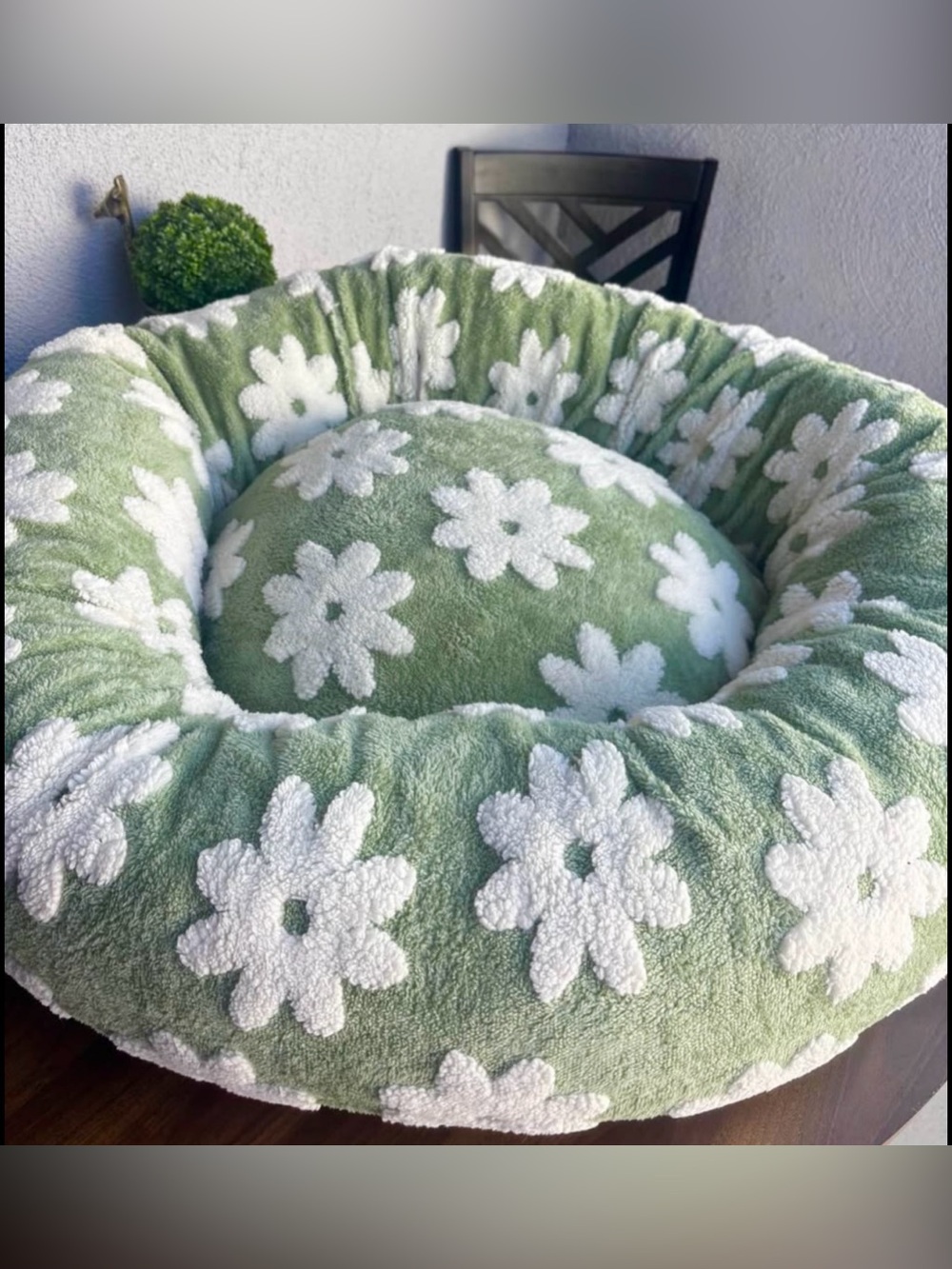 MEDIUM SIZE GREEN FLOWERS DAISY PET BED NEW